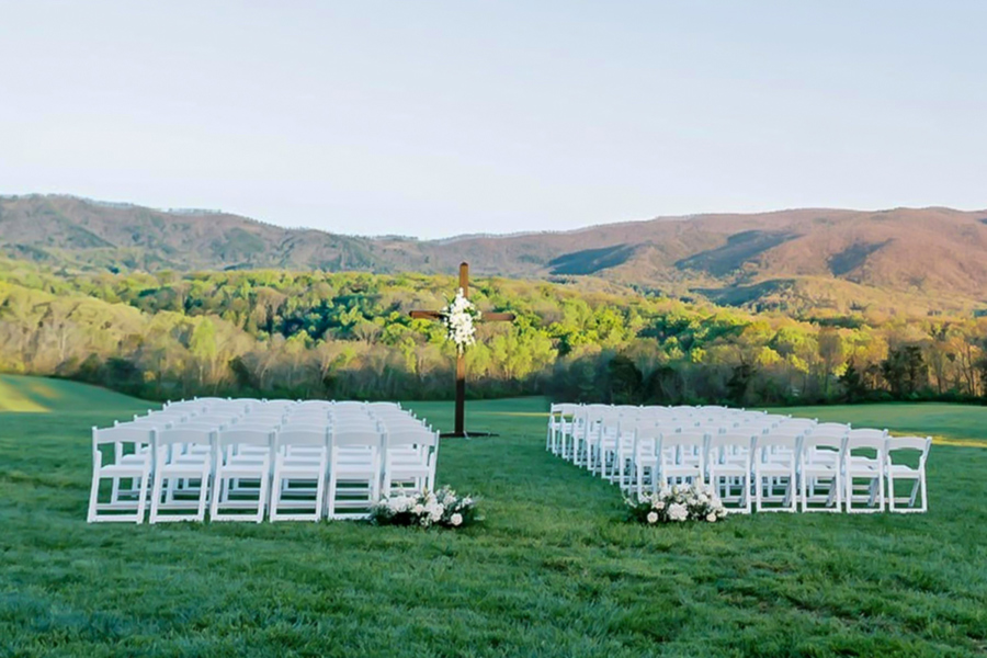 Ceremony aisle running straight at the ridgeline